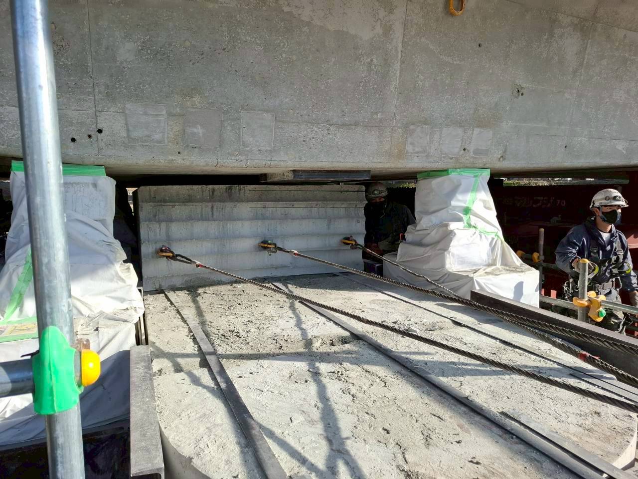 神奈川県にて橋脚撤去状況 ～重量6.5t～