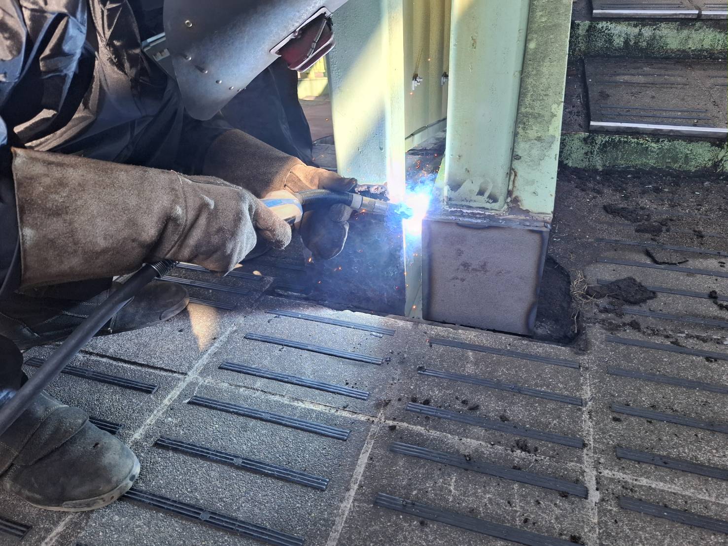 千葉県にて歩道橋当て板補修工事