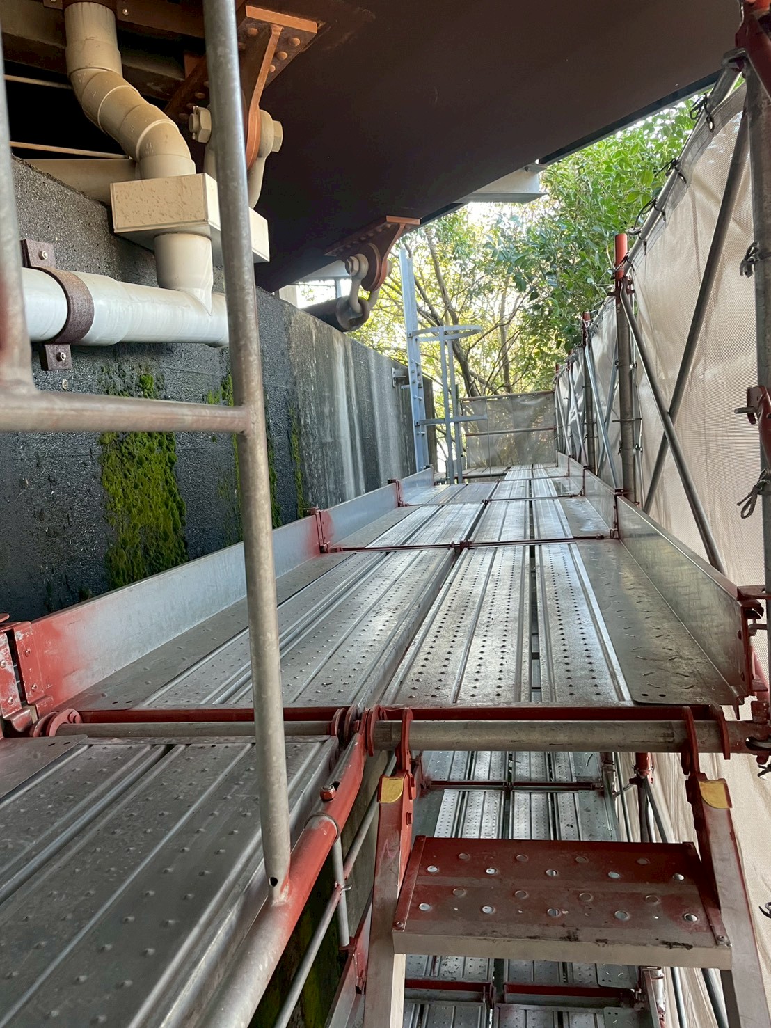 神奈川県にて足場組立施工！