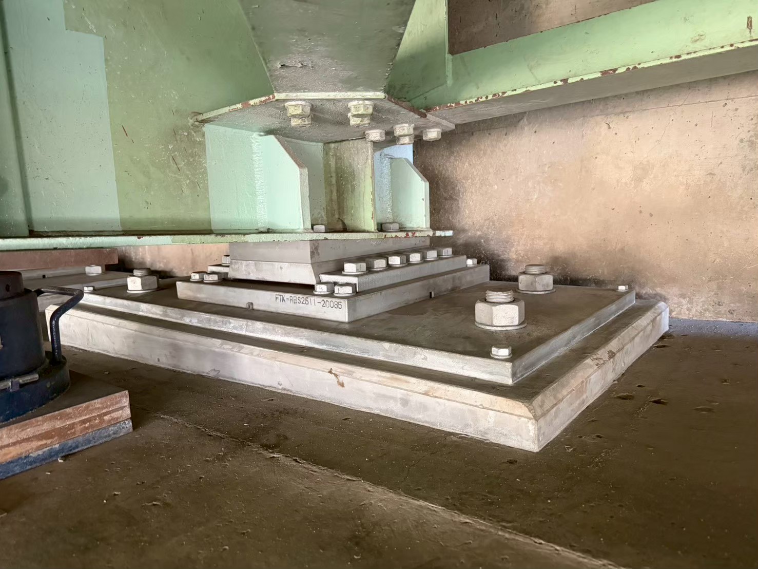 神奈川県にて新設支承設置工事！